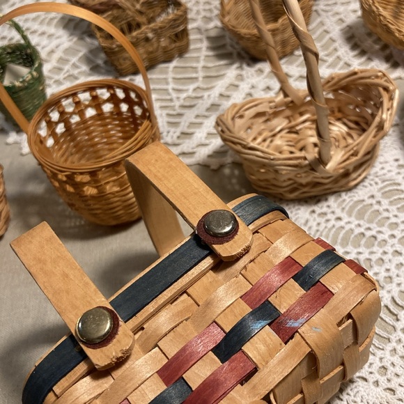 12 Miniature Small Woven Baskets - Picture 10 of 16
